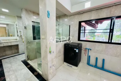 Casa de 8 dormitorios en Pattaya, Tailandia № 211813 - foto 8