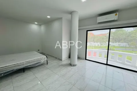 Casa de 8 dormitorios en Pattaya, Tailandia № 211813 - foto 13
