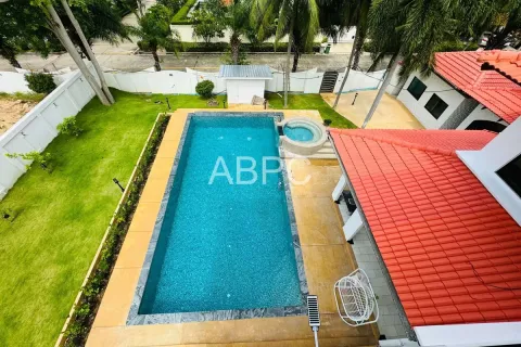 Casa de 8 dormitorios en Pattaya, Tailandia № 211813 - foto 14