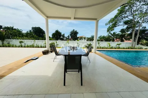 Casa de 8 dormitorios en Pattaya, Tailandia № 211813 - foto 9