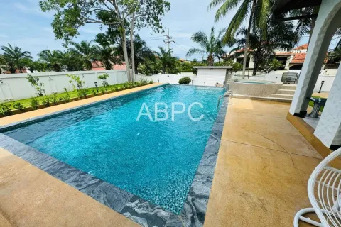 Casa de 8 dormitorios en Pattaya, Tailandia № 211813 - foto 15