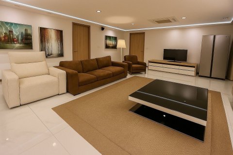 Penthouse in Watthana, Bangkok, Thailand 3 bedrooms № 142560 - photo 10