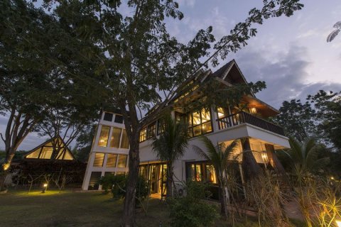 Вилла в Сан-Сая, Таиланд с 4 спальнями  № 142558 - фото 1