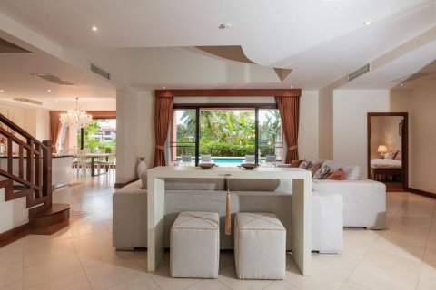 Villa in Phuket, Thailand 4 bedrooms № 133799 - photo 5