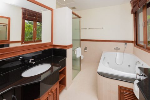 Villa in Phuket, Thailand 4 bedrooms № 133799 - photo 17
