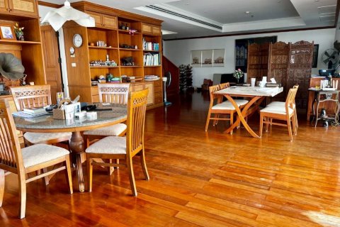 Кондоминиум с 3 спальнями в Ваттхане, Бангкок, Таиланд № 133798 - фото 4