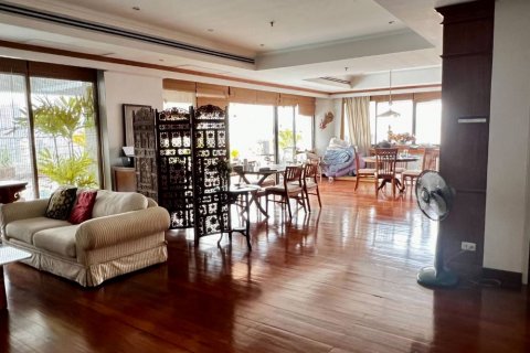 Кондоминиум с 3 спальнями в Ваттхане, Бангкок, Таиланд № 133798 - фото 2