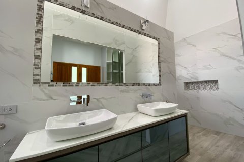 Villa in Hua Hin, Thailand 4 bedrooms № 168364 - photo 17