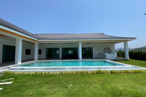 Villa in Hua Hin, Thailand 4 bedrooms № 168364 - photo 4
