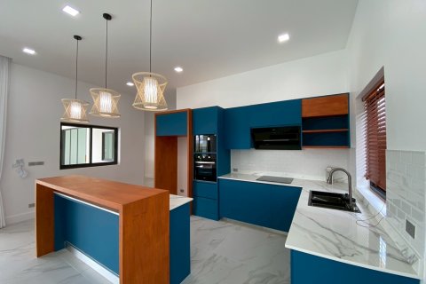 Villa in Hua Hin, Thailand 4 bedrooms № 168364 - photo 12