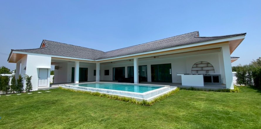 Villa in Hua Hin, Thailand 4 bedrooms № 168364