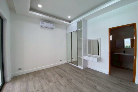 Villa in Hua Hin, Thailand 4 bedrooms № 168364 - photo 19