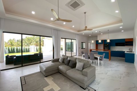 Villa in Hua Hin, Thailand 4 bedrooms № 168364 - photo 9