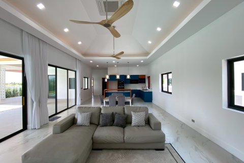 Villa in Hua Hin, Thailand 4 bedrooms № 168364 - photo 8