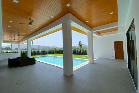 Villa in Hua Hin, Thailand 4 bedrooms № 168364 - photo 5