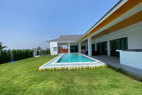 Villa in Hua Hin, Thailand 4 bedrooms № 168364 - photo 3