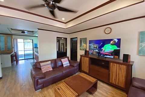 Villa in Pran Buri, Thailand 4 bedrooms № 168365 - photo 13