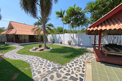 Villa in Pran Buri, Thailand 4 bedrooms № 168365 - photo 4