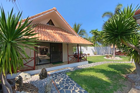 Villa in Pran Buri, Thailand 4 bedrooms № 168365 - photo 9