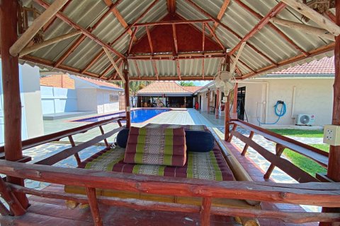 Villa in Pran Buri, Thailand 4 bedrooms № 168365 - photo 5