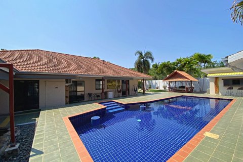 Villa in Pran Buri, Thailand 4 bedrooms № 168365