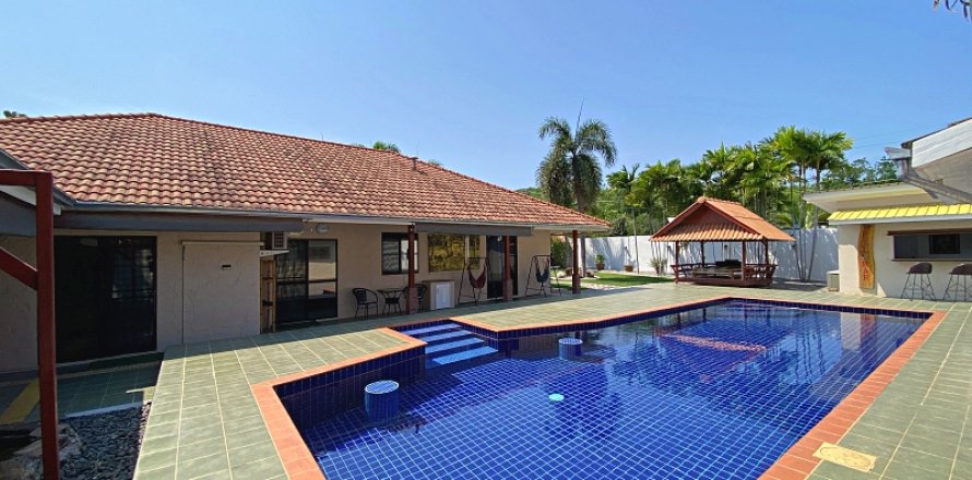 Villa in Pran Buri, Thailand 4 bedrooms № 168365