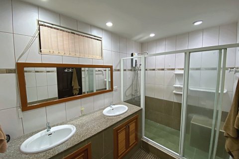 Villa in Pran Buri, Thailand 4 bedrooms № 168365 - photo 21