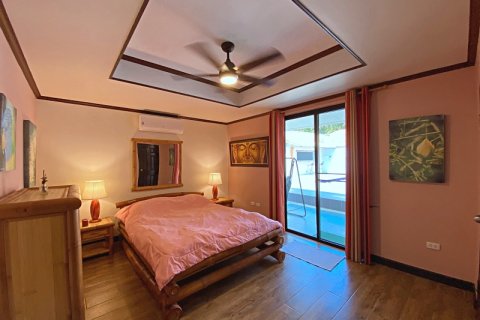 Villa in Pran Buri, Thailand 4 bedrooms № 168365 - photo 18