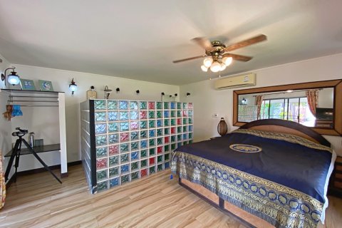 Villa in Pran Buri, Thailand 4 bedrooms № 168365 - photo 28