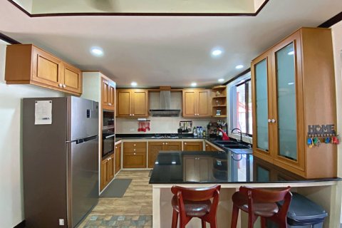 Villa in Pran Buri, Thailand 4 bedrooms № 168365 - photo 16