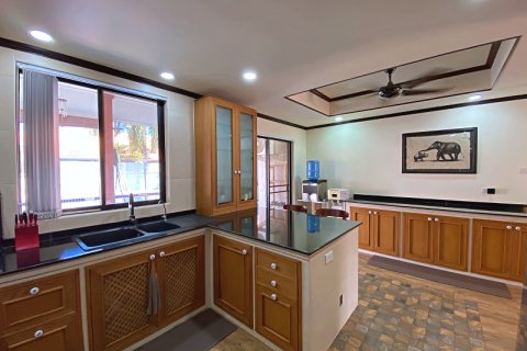 Villa in Pran Buri, Thailand 4 bedrooms № 168365 - photo 14