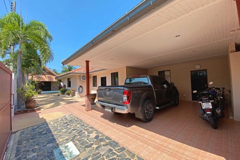 Villa in Pran Buri, Thailand 4 bedrooms № 168365 - photo 10