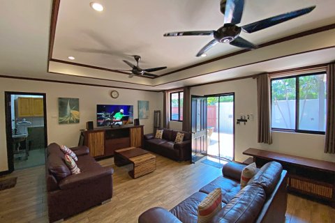 Villa in Pran Buri, Thailand 4 bedrooms № 168365 - photo 12