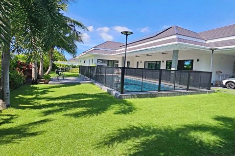 Villa in Cha-am, Thailand 4 bedrooms № 168398 - photo 3