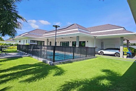 Villa in Cha-am, Thailand 4 bedrooms № 168398