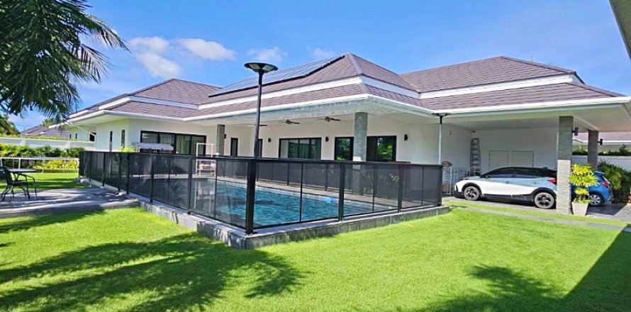 Villa in Cha-am, Thailand 4 bedrooms № 168398