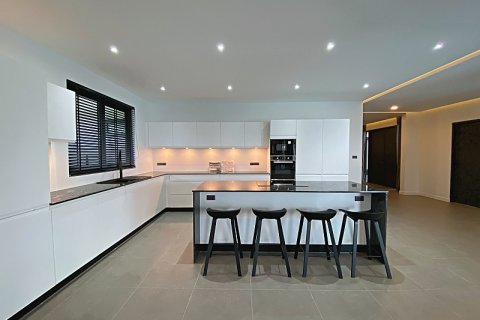 Villa in Hua Hin, Thailand 4 bedrooms № 168397 - photo 10