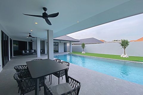 Villa in Hua Hin, Thailand 4 bedrooms № 168397 - photo 6