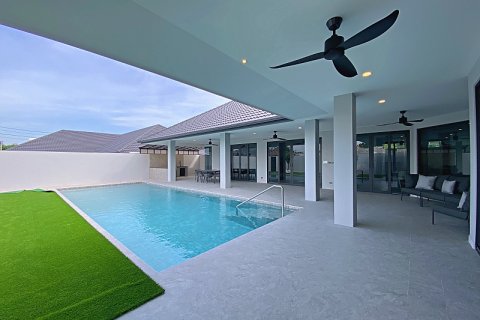 Villa in Hua Hin, Thailand 4 bedrooms № 168397 - photo 3