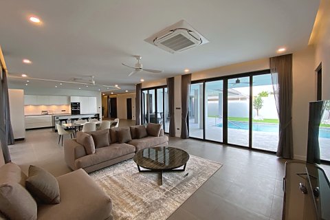 Villa in Hua Hin, Thailand 4 bedrooms № 168397 - photo 18