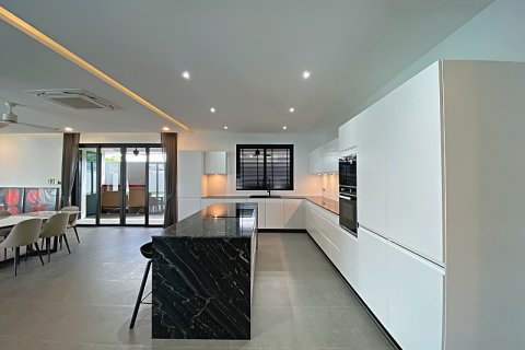 Villa in Hua Hin, Thailand 4 bedrooms № 168397 - photo 9