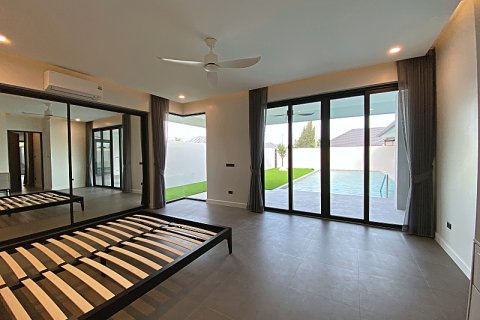 Villa in Hua Hin, Thailand 4 bedrooms № 168397 - photo 25
