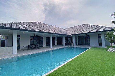 Villa in Hua Hin, Thailand 4 bedrooms № 168397