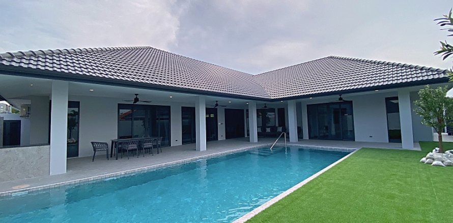 Villa in Hua Hin, Thailand 4 bedrooms № 168397
