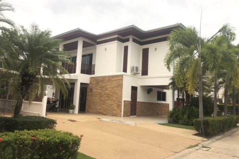 Villa in Hua Hin, Thailand 4 bedrooms № 159256 - photo 2