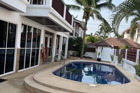 Villa in Hua Hin, Thailand 4 bedrooms № 159256 - photo 6