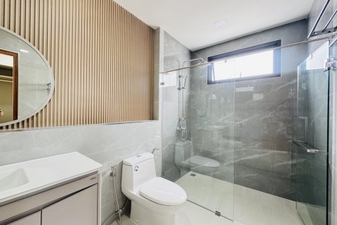 House in Pattaya, Thailand 4 bedrooms № 140737 - photo 20