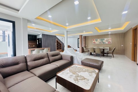 House in Pattaya, Thailand 4 bedrooms № 140737 - photo 9