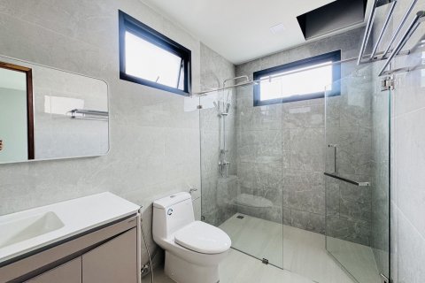 House in Pattaya, Thailand 4 bedrooms № 140737 - photo 17