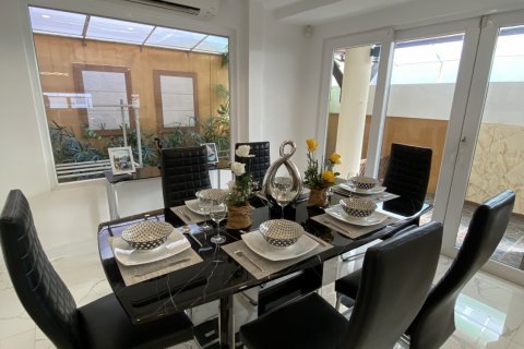 Вилла в Паттайе, Таиланд с 4 спальнями  № 140738 - фото 8